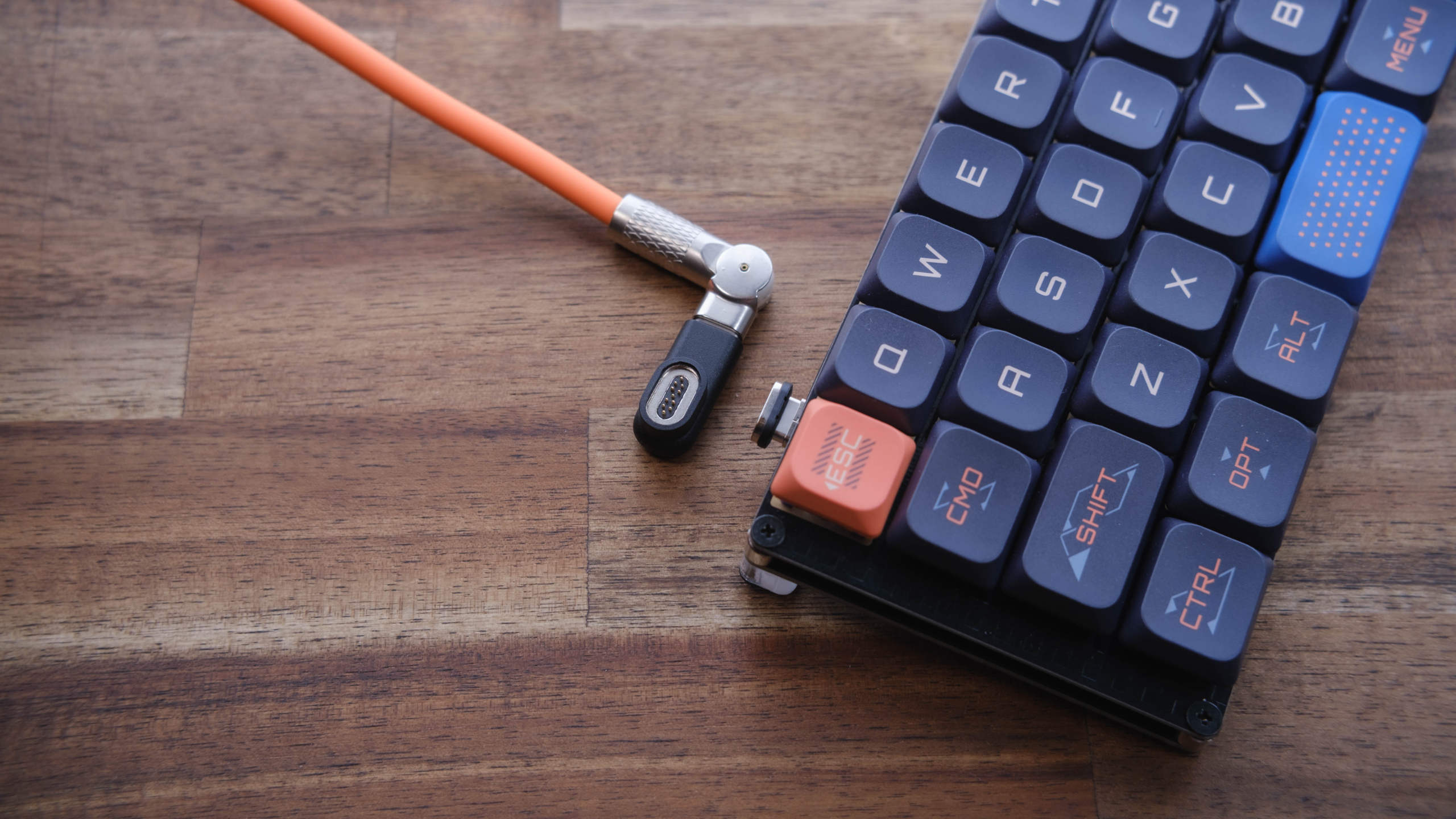 CIOマグネット変換アダプタを使ってみたら、キーボード接続が快適になった