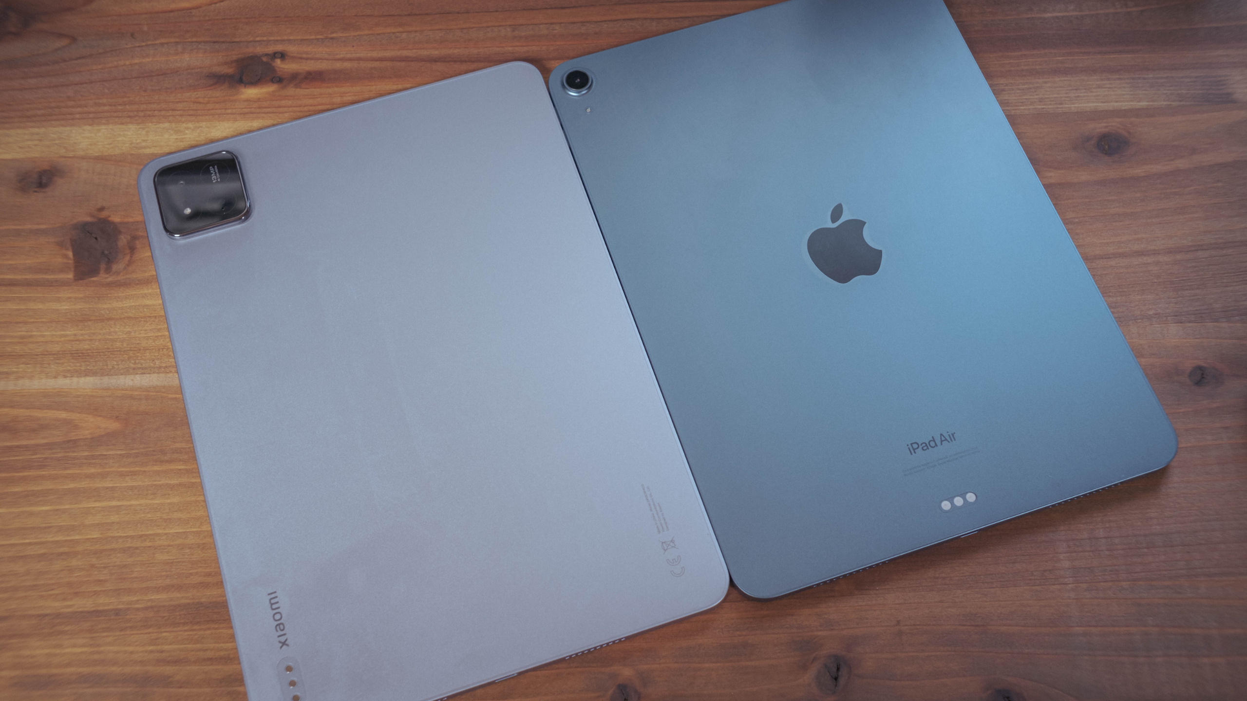 iPad AirとXiaomi Pad 7を並べた画像