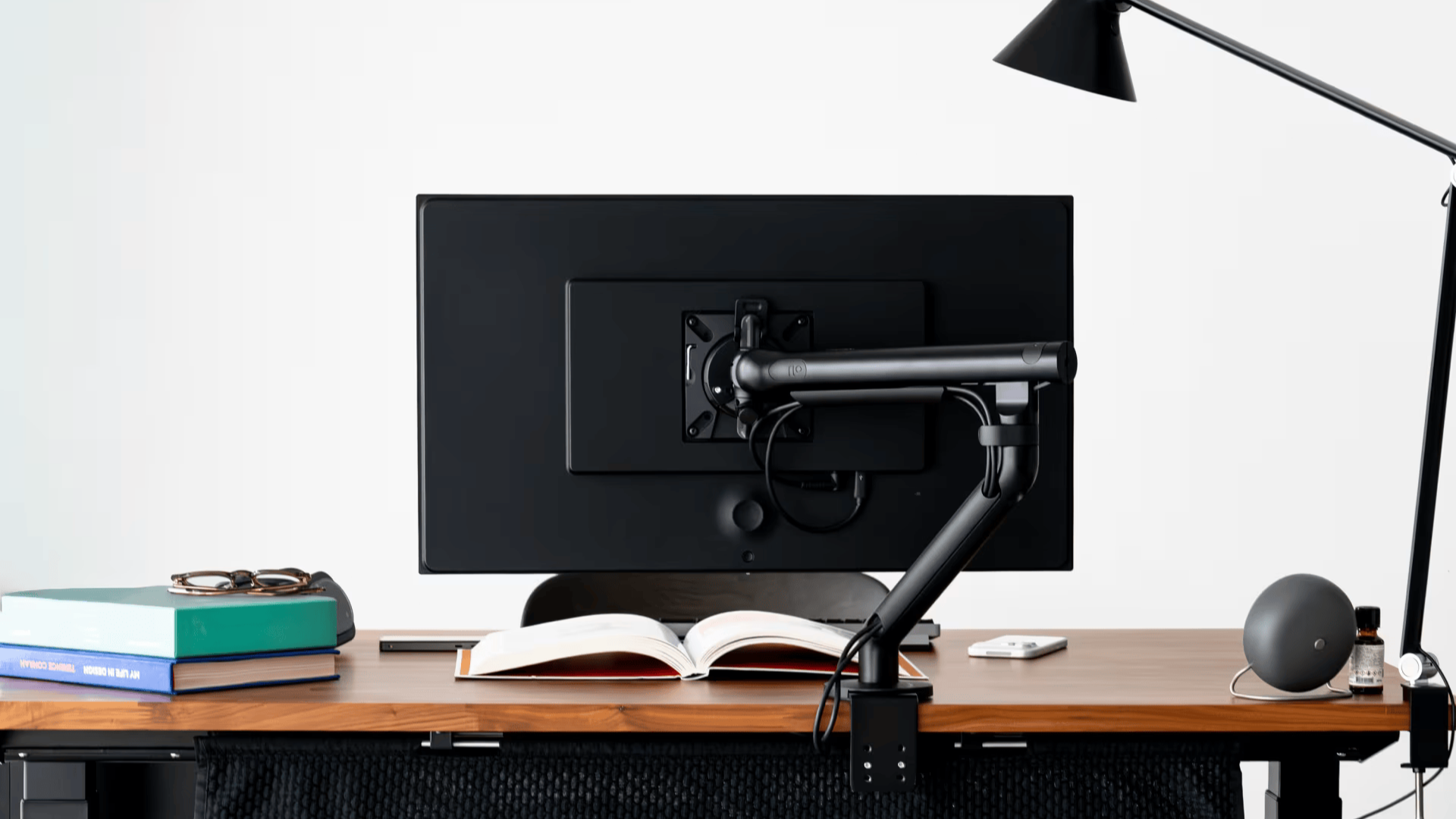 PREDUCTSの新製品「Flo Monitor Arm 2」メインビジュアル
